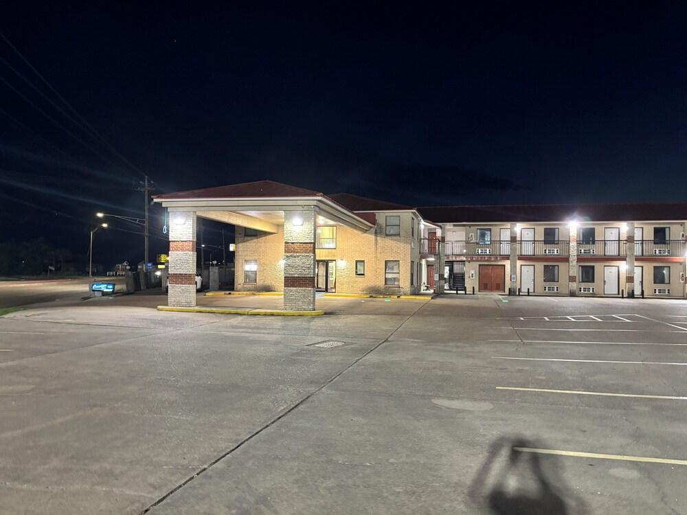 Cameron Inn & suites photo 11