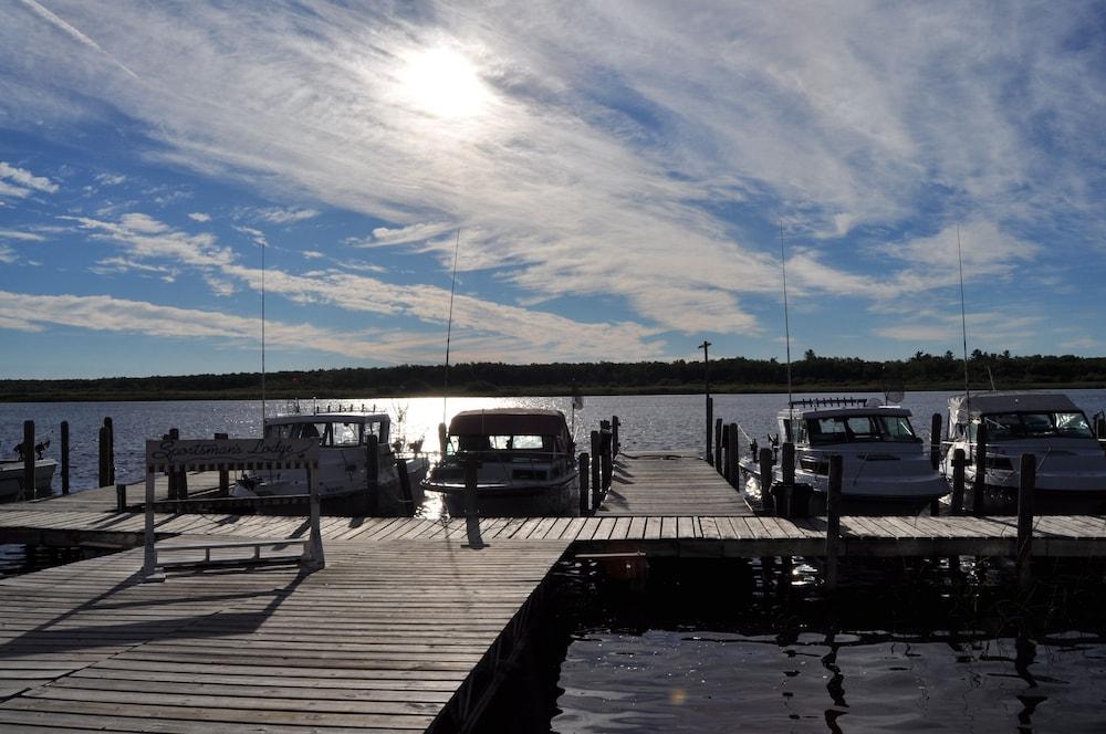 Sportsman's Lodge photo 64