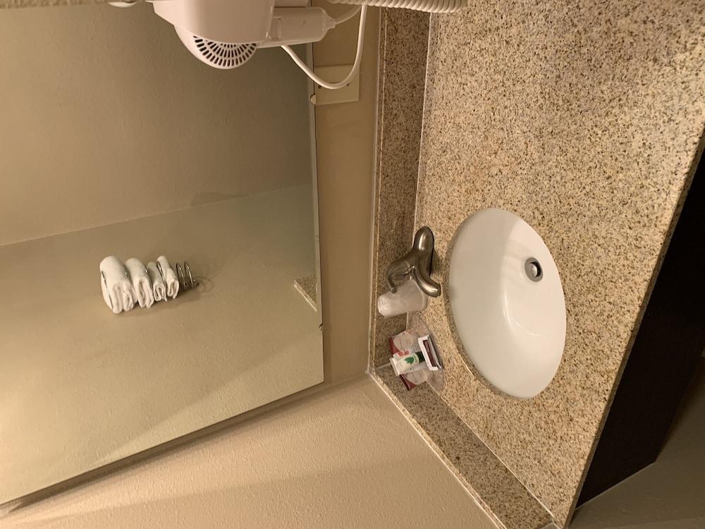 Morgan Inn And Suites photo 58
