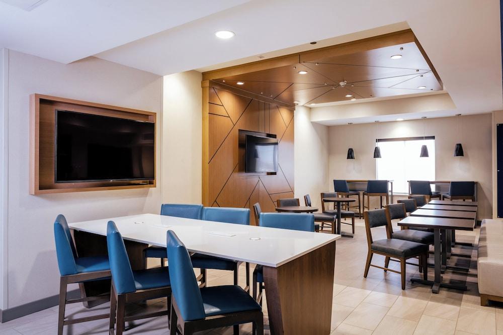 Holiday Inn Express & Suites El Paso West by IHG photo 25