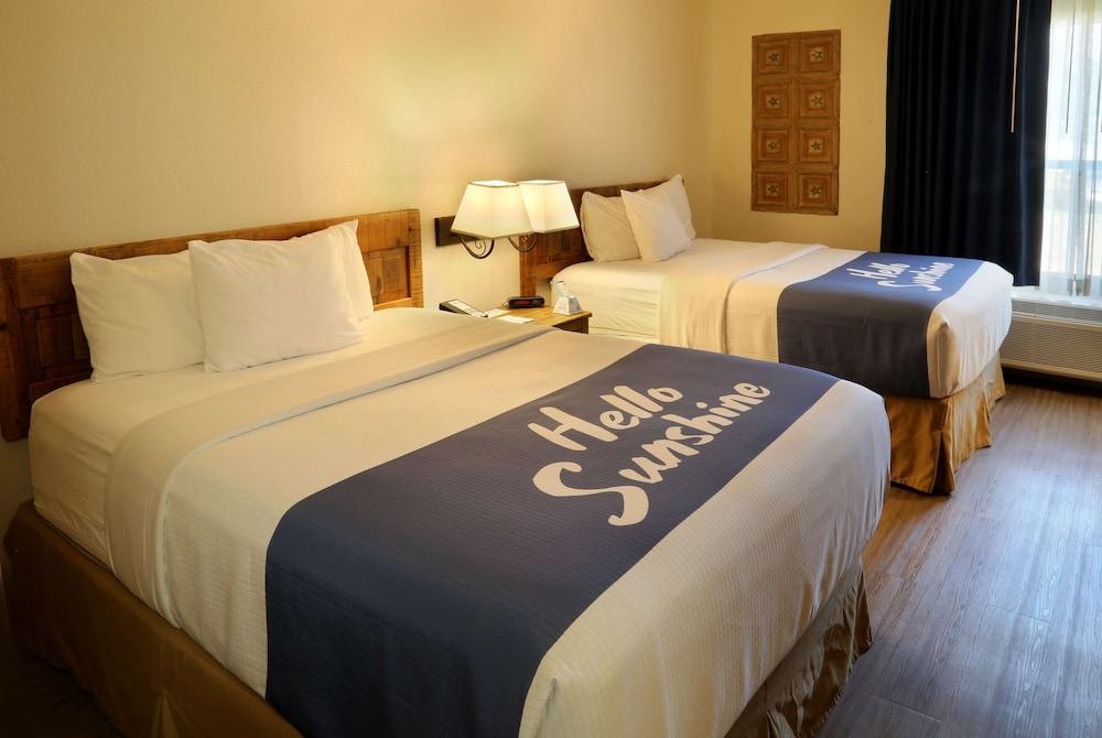 Days Inn & Suites by Wyndham Llano photo 26
