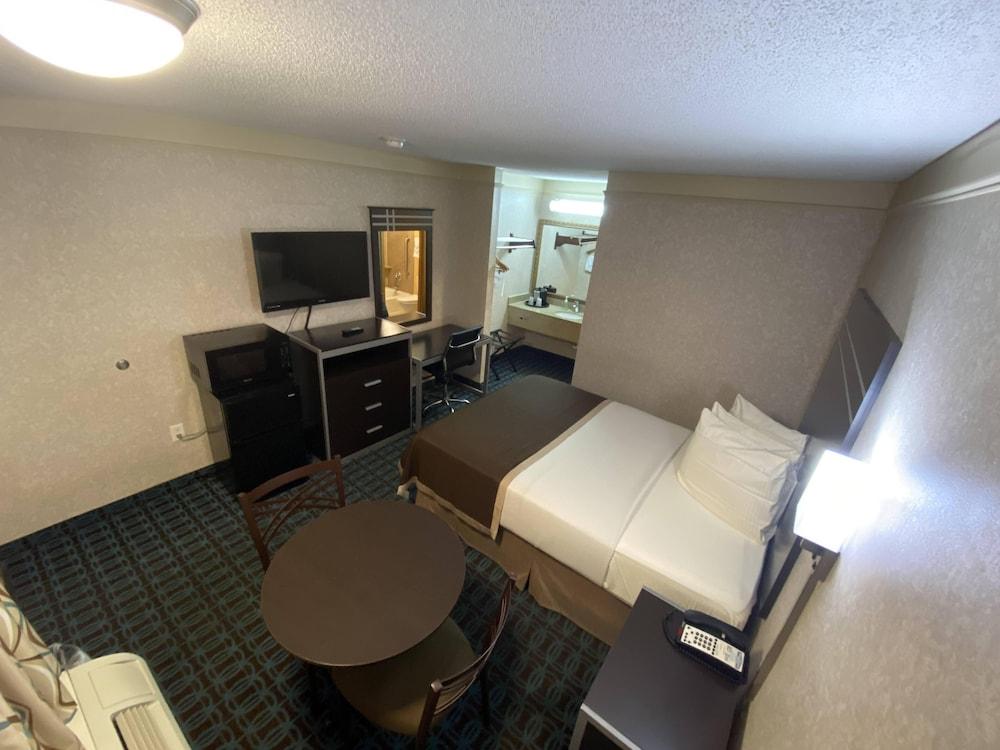 Deluxe Inn Fayetteville - I-95 Exit 49 photo 33