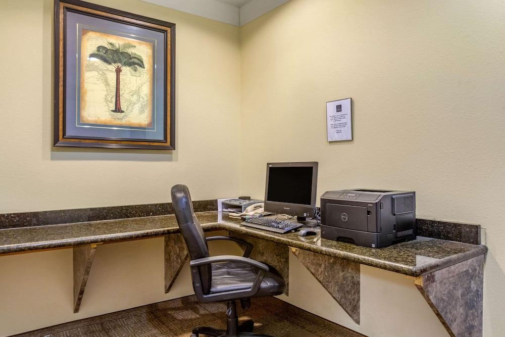 Comfort Suites Plainview photo 26