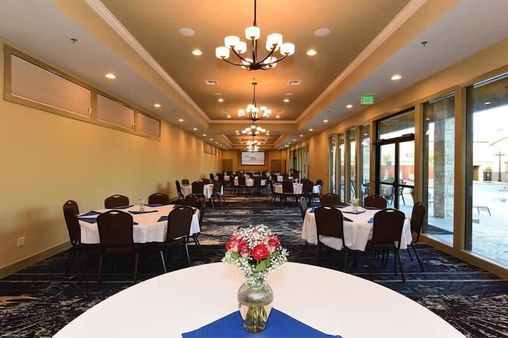 Sunday House Inn and Suites photo 19