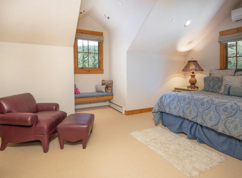Snowberry by Elevation Accommodations photo 4
