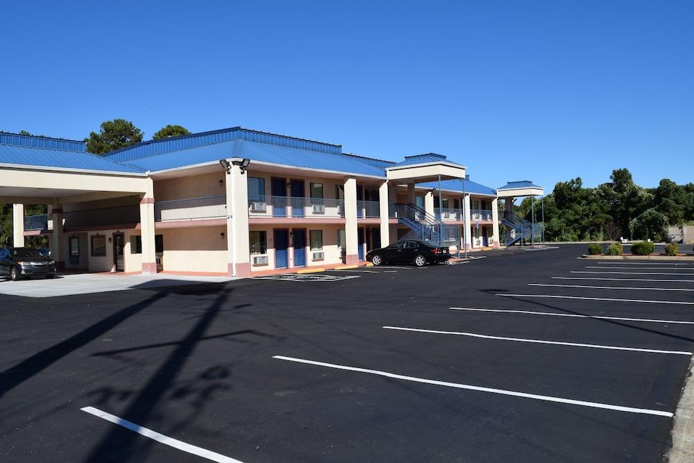 Royal Inn Douglasville photo 13
