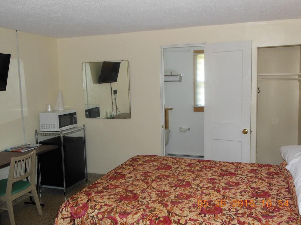 The Evergreen Motel photo 12