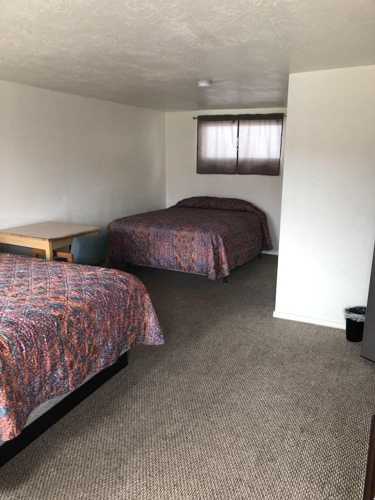 Townhouse Motel photo 12