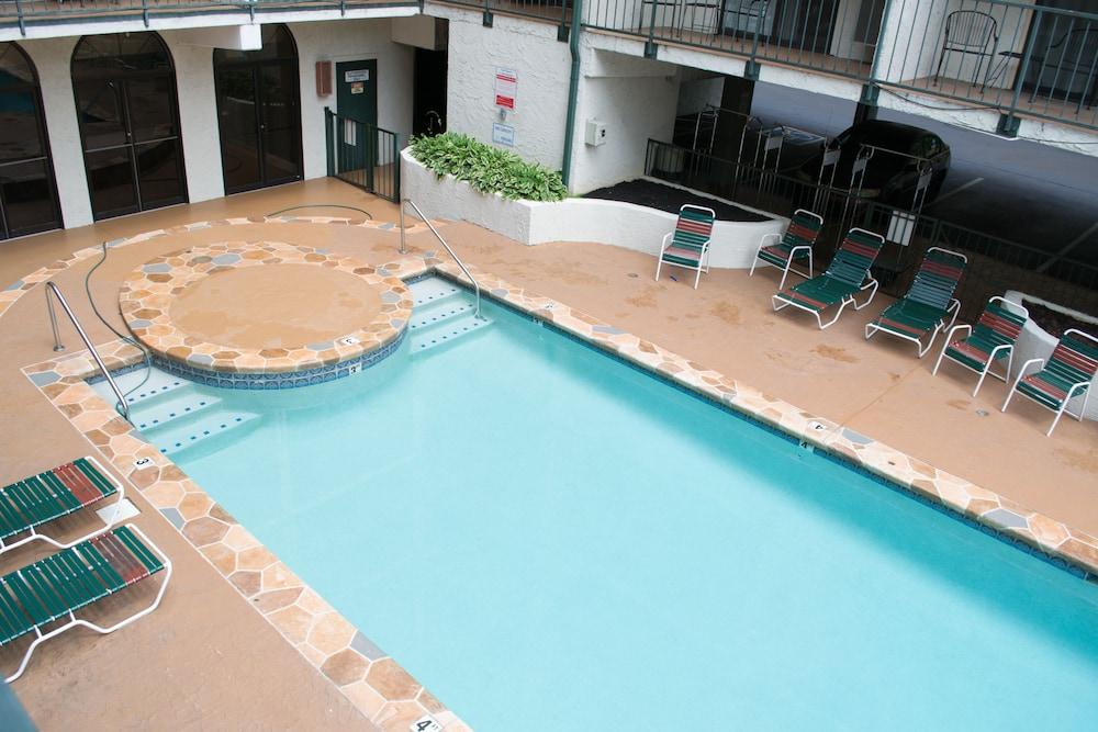 Oak Square Rentals photo 35