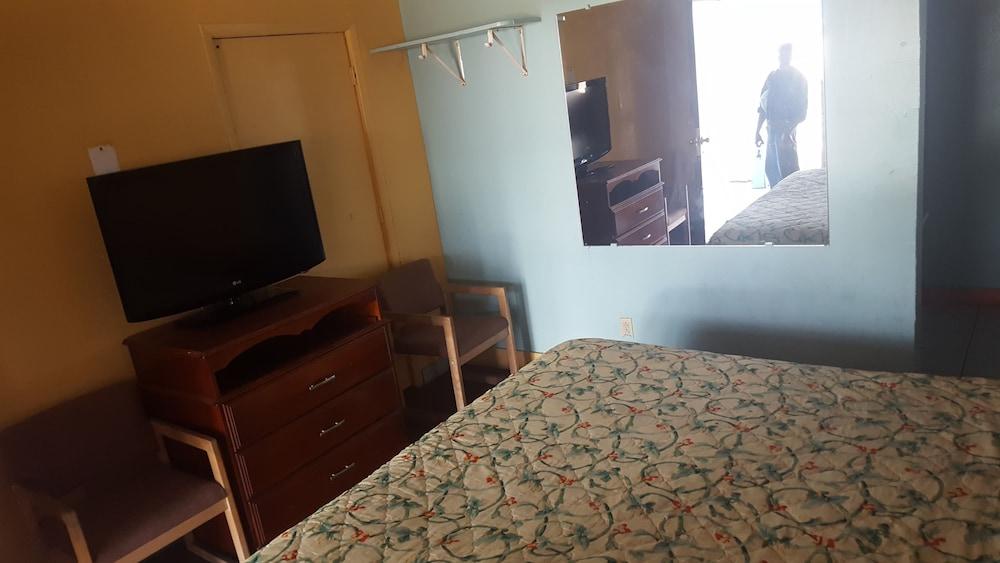 Guest Host Motel photo 9