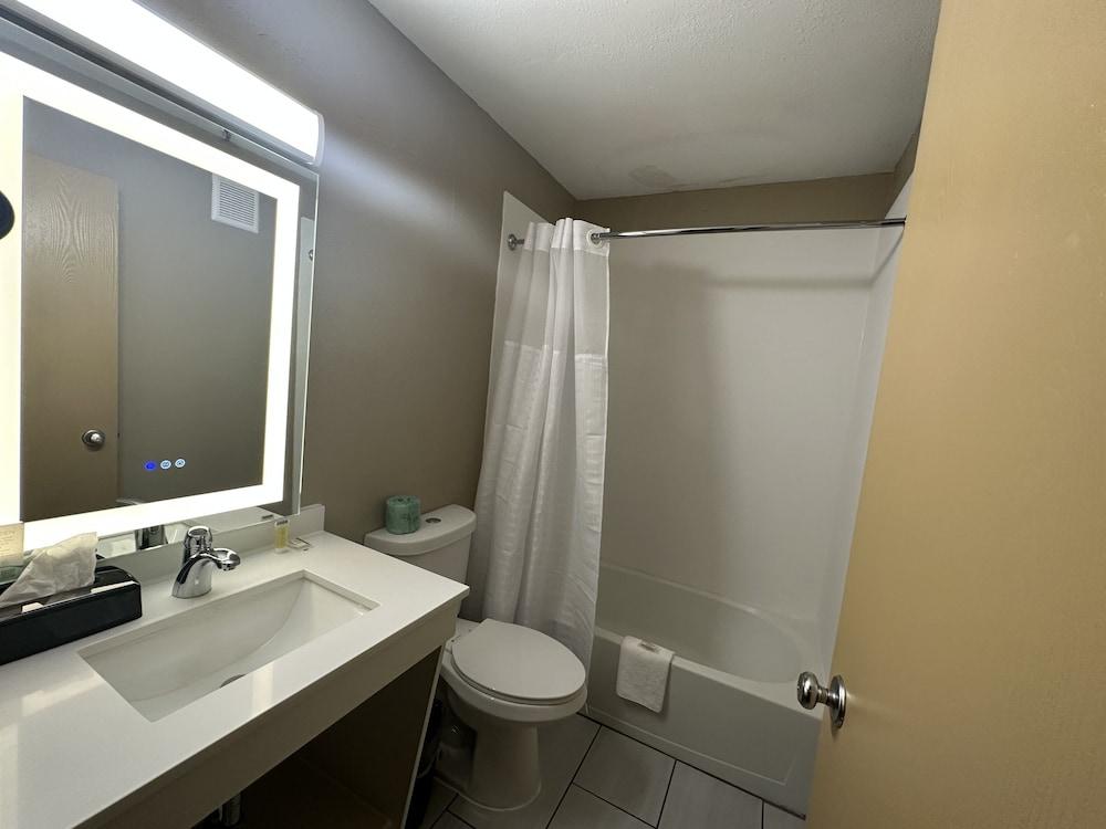 Super 8 by Wyndham Baltimore/Essex Area photo 12
