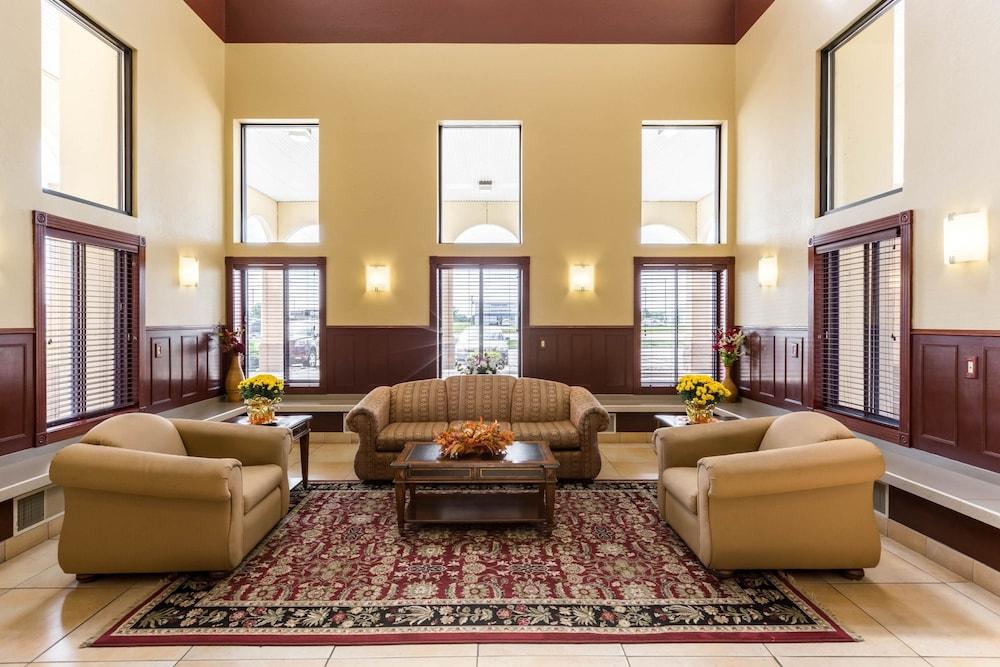 Rodeway Inn photo 18
