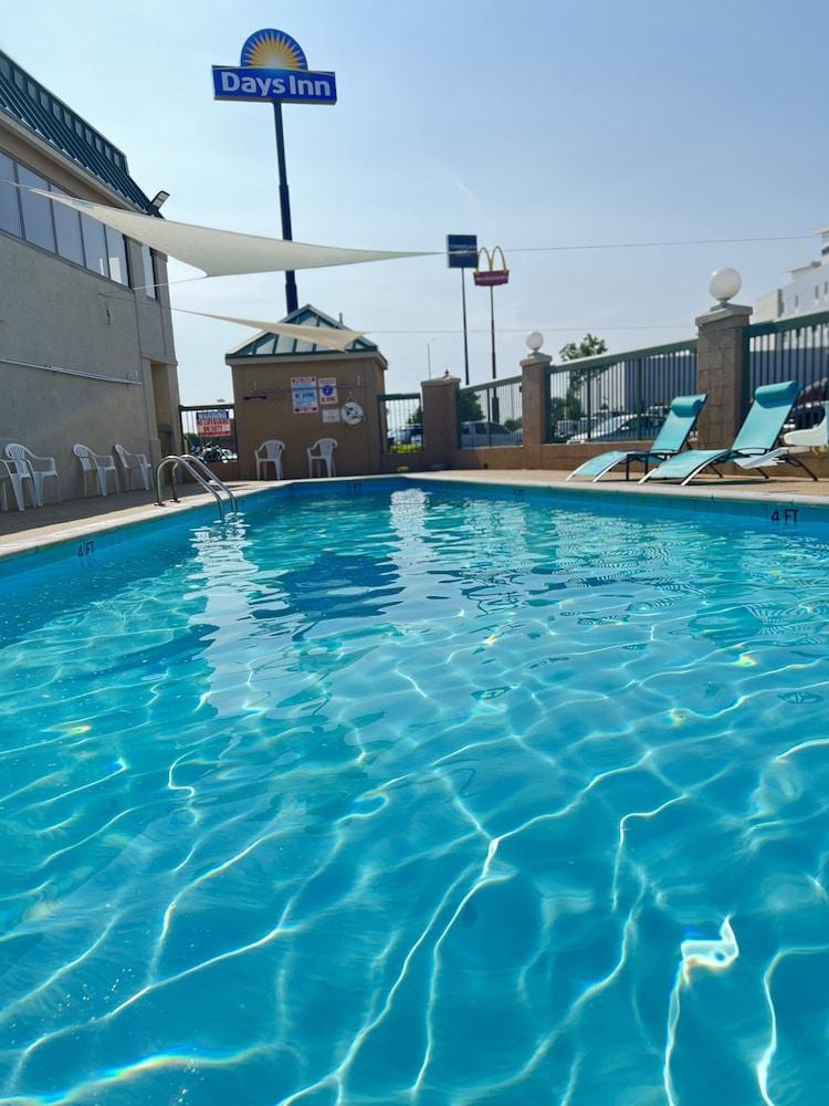 Days Inn by Wyndham Clarksville North photo 25