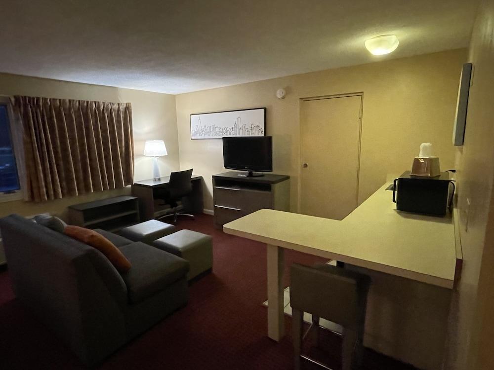 Gold Star Inn & Suites photo 6