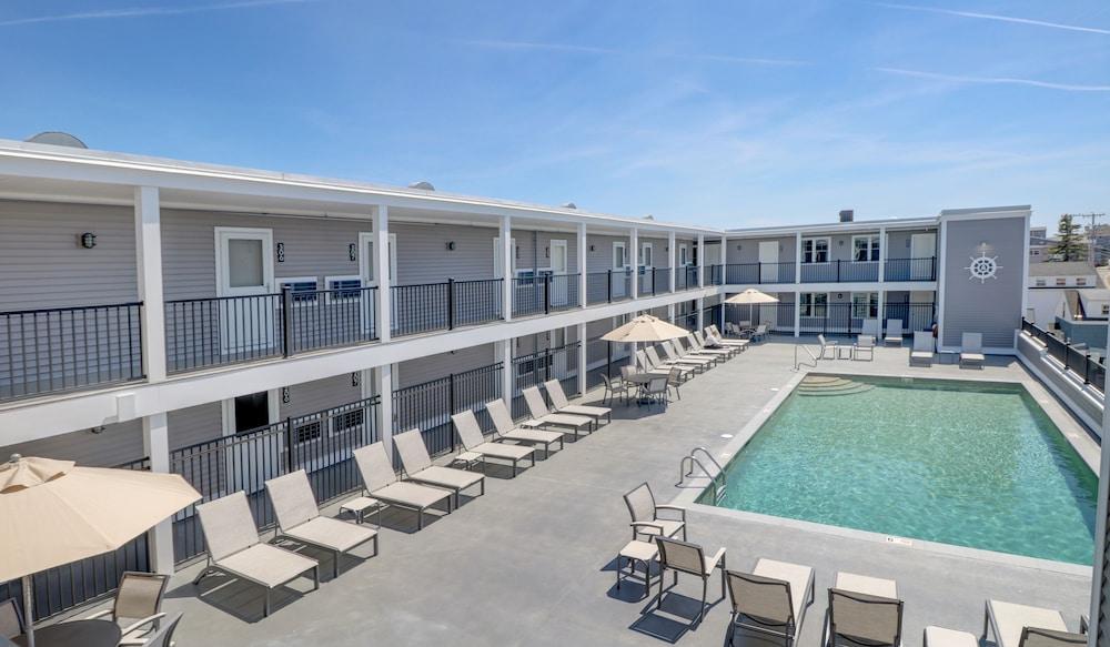 Atlantic Oceanfront Hotel photo 2