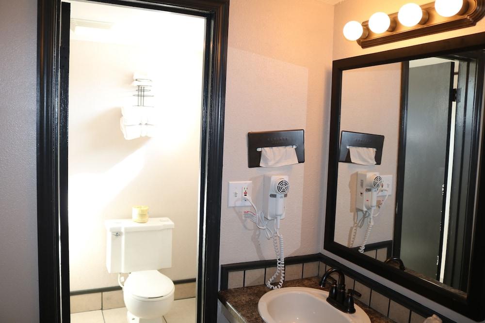Friendship Inn photo 16