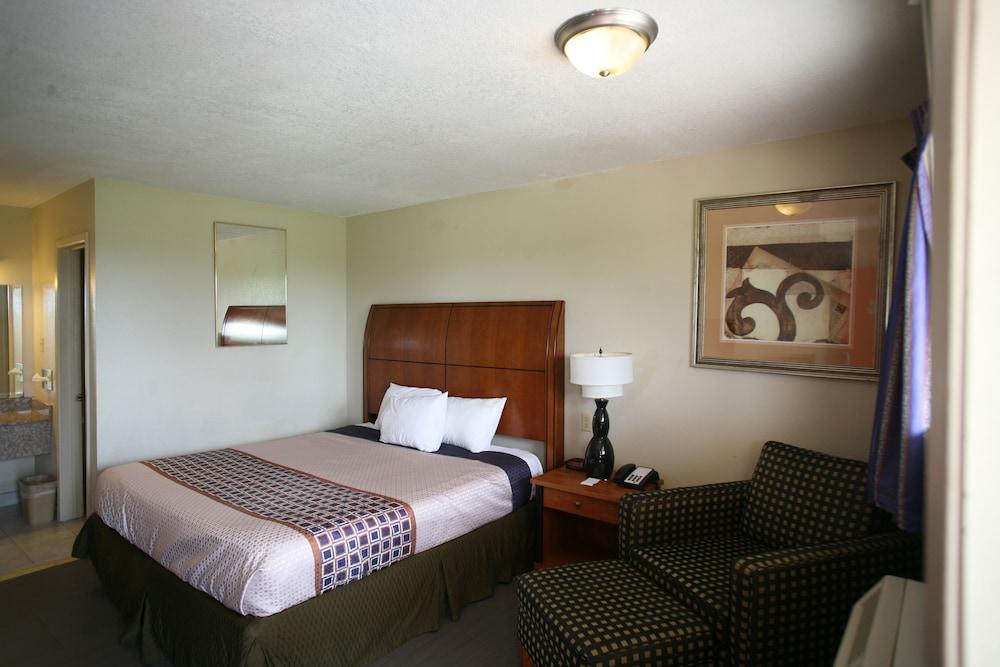 Americas Best Value Inn Edna photo 11