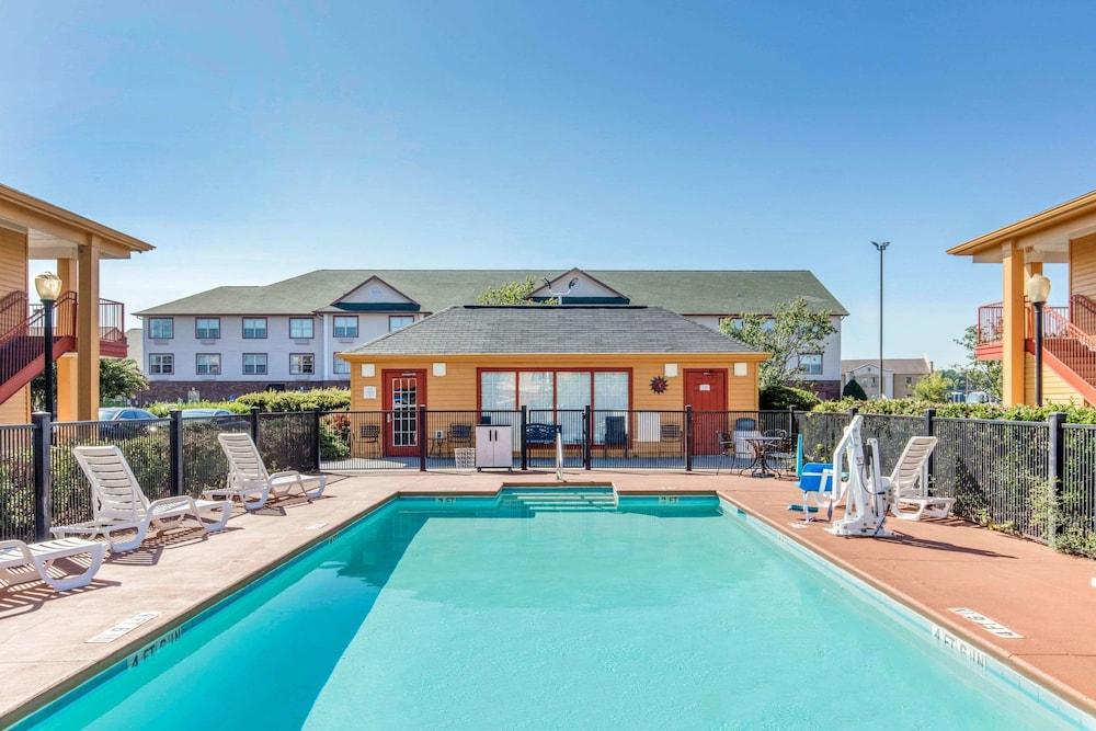 Quality Inn Bessemer I-20 exit 108 photo 16