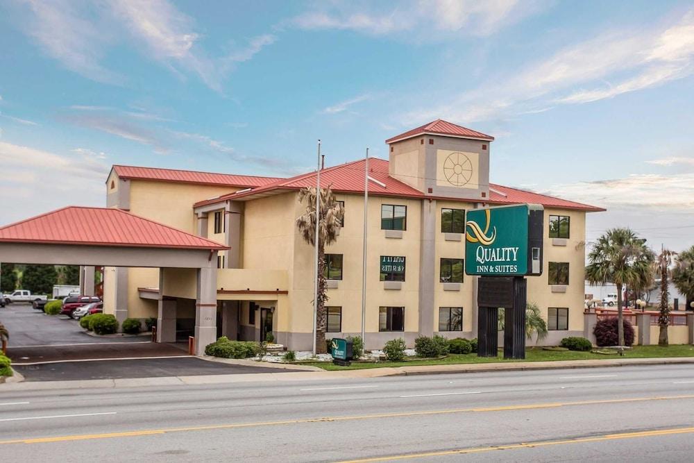 Quality Inn & Suites Ft. Jackson Maingate photo 1