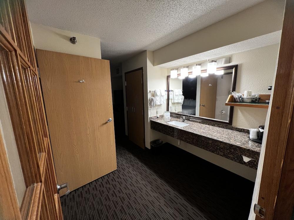 AmericInn by Wyndham Iowa Falls photo 24