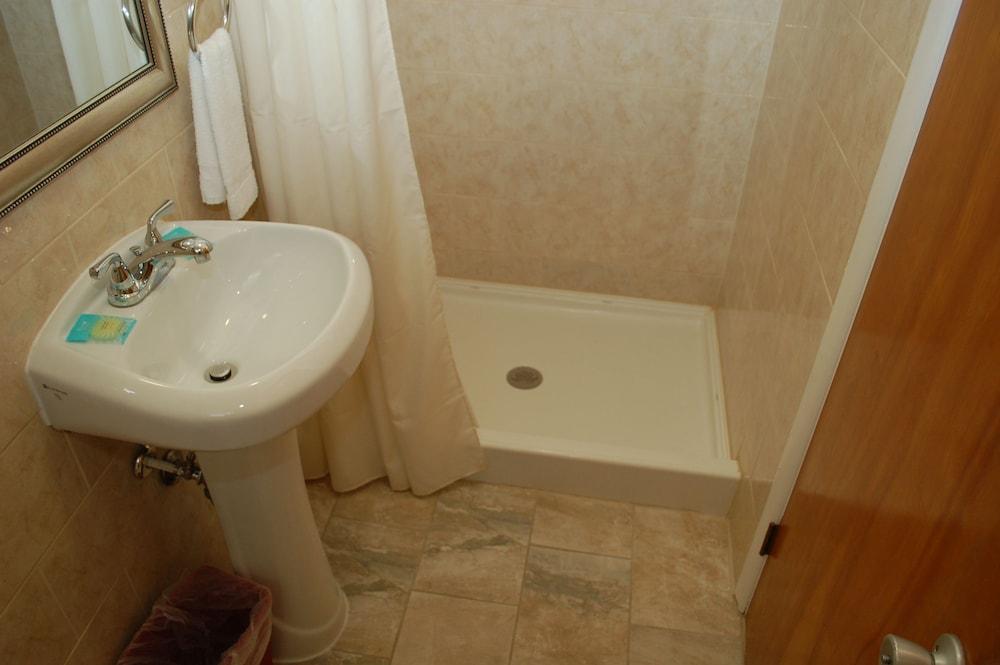 Sara Glen Motel photo 26