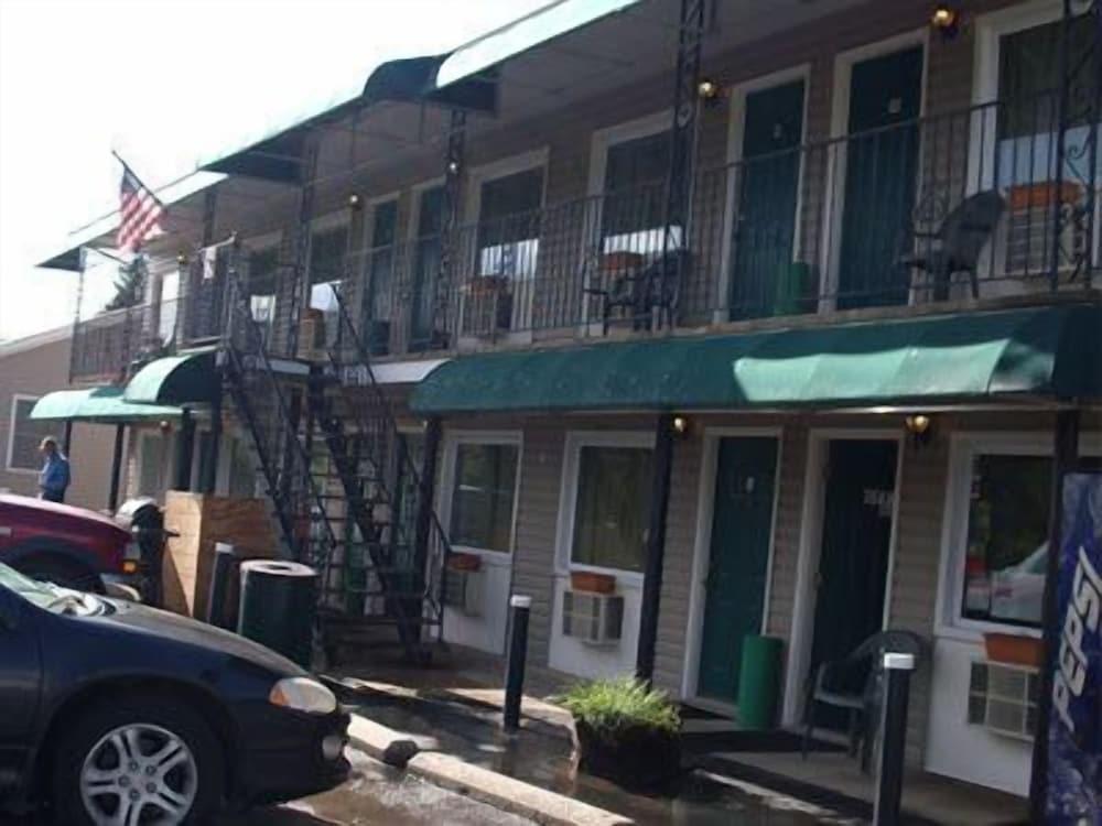 K-River Motel & Campground photo 1
