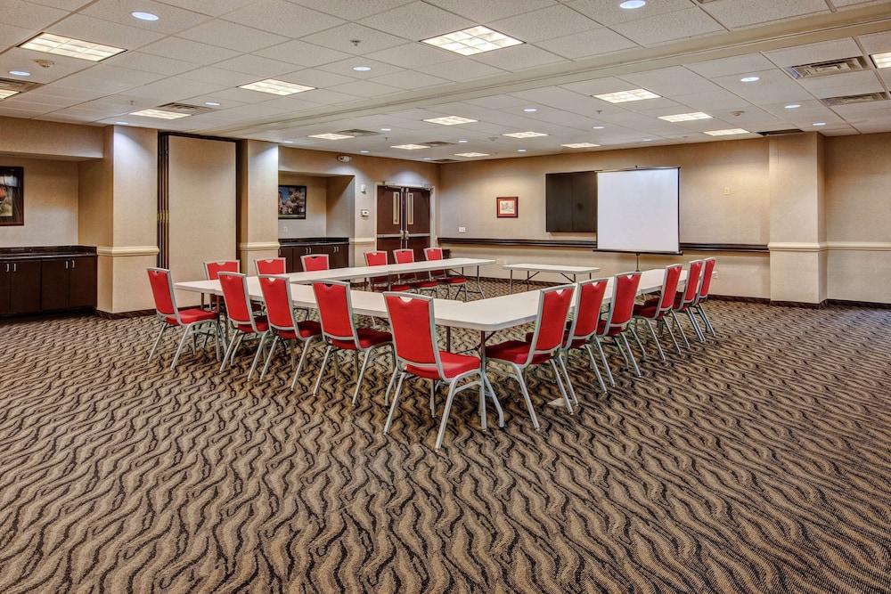 Hampton Inn Jacksonville-Anniston Area photo 55