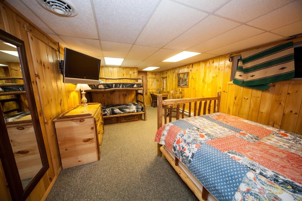 Log Cabin Lodge & Suites photo 84
