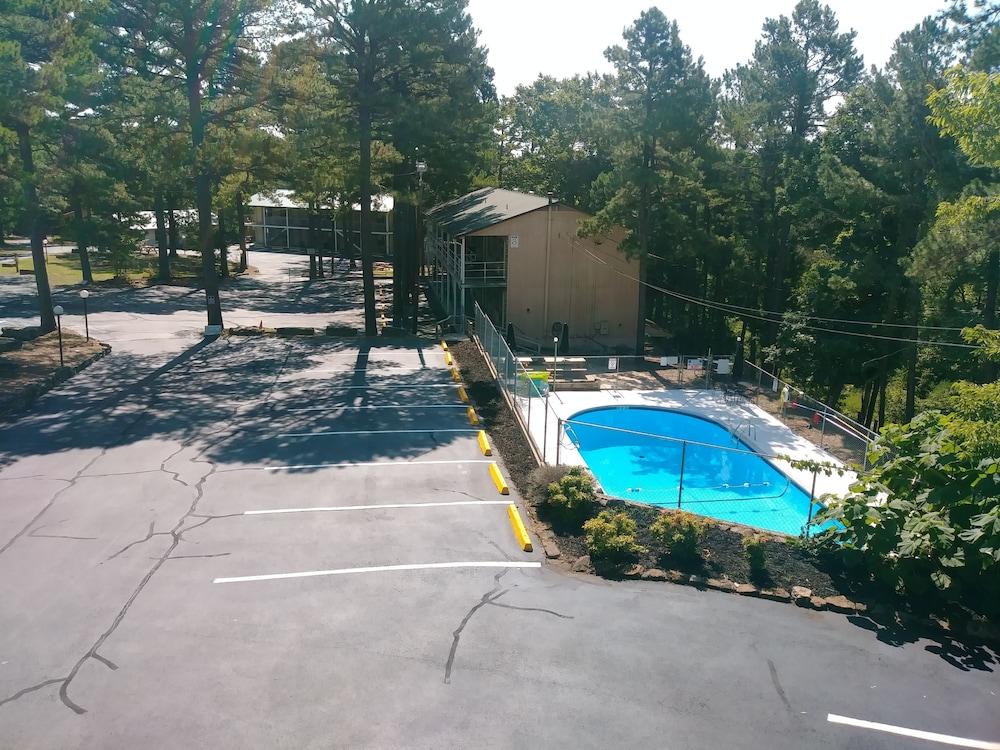 Travelers Inn photo 15