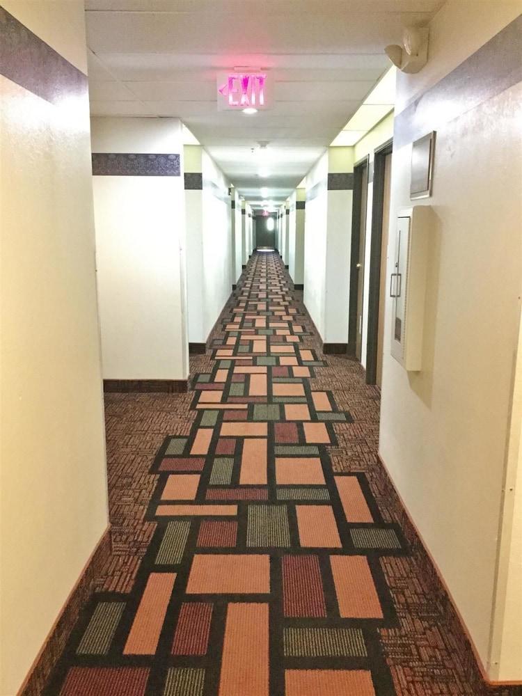 Capital O Amerihost Inn and Suites Fulton Hwy 54 MO photo 34