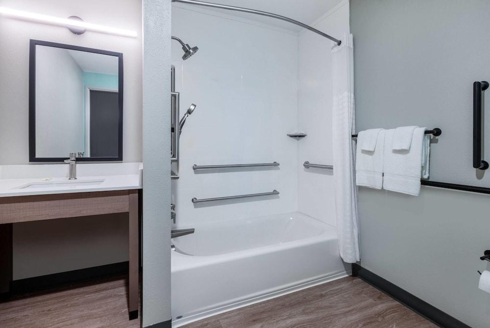 Echo Suites Extended Stay by Wyndham Atlanta-Conyers photo 21