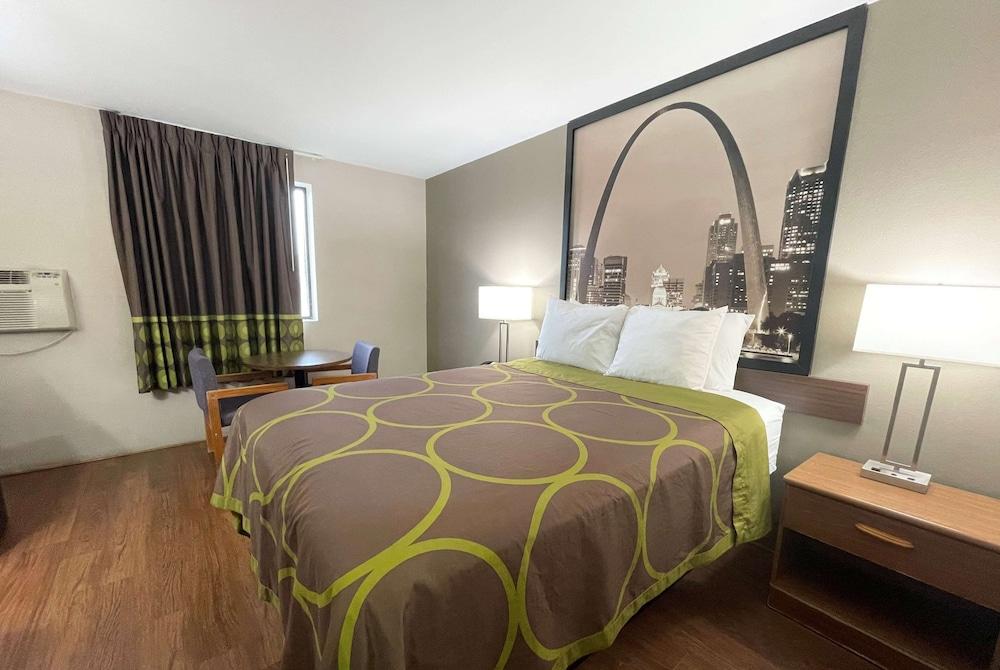 Super 8 by Wyndham Eureka/Six Flags Nearby photo 11