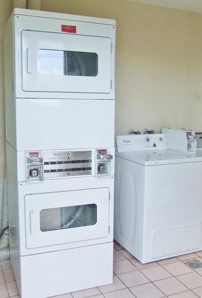 Americas Best Value Inn Beaumont, TX photo 5