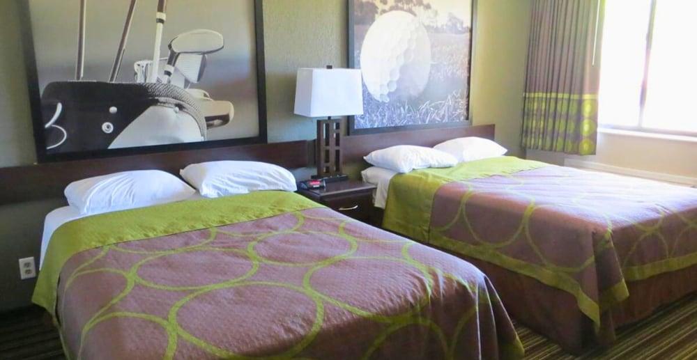Super 8 by Wyndham Fort Myers photo 15