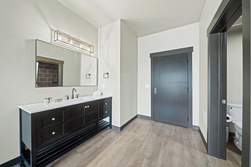 The Suites at Prairie Falls & Event Center photo 37