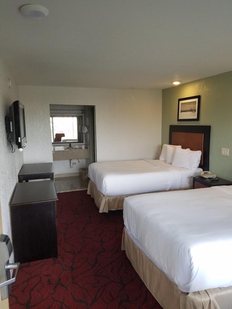 Budget Inn photo 6