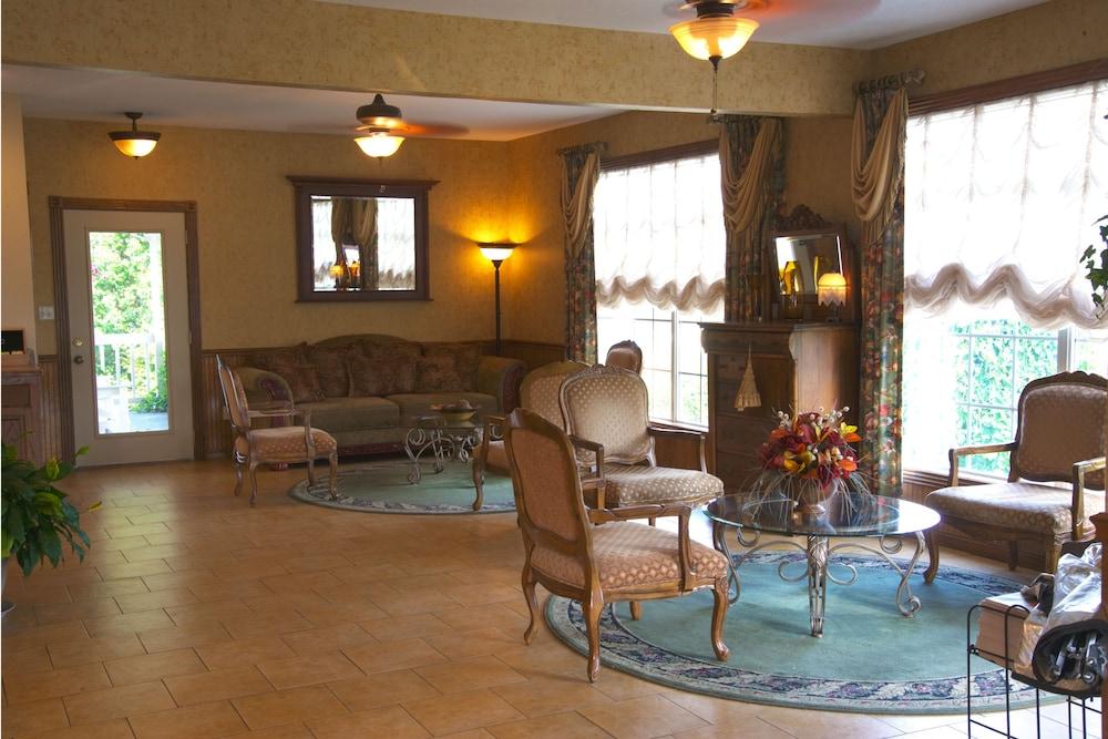 Honeysuckle Inn & Conference Center photo 26