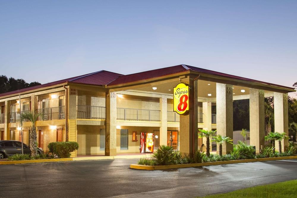 Super 8 by Wyndham Defuniak Springs photo 6