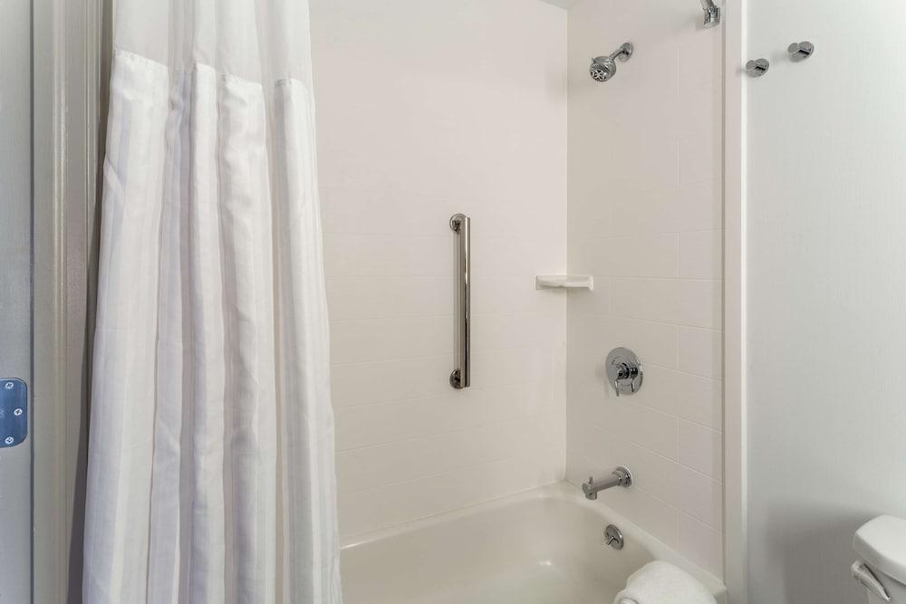 Hilton Garden Inn Chicago North Shore/Evanston photo 13