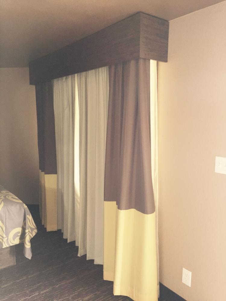 AArya Hotel By Niagara Fashion Outlets photo 4