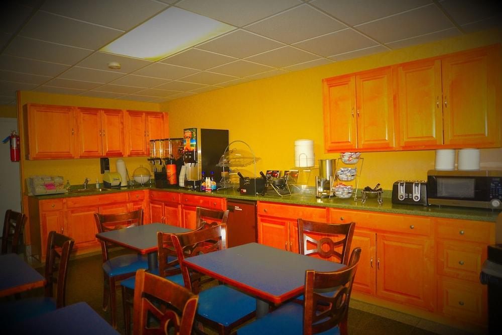Howard Johnson by Wyndham Gillette photo 22