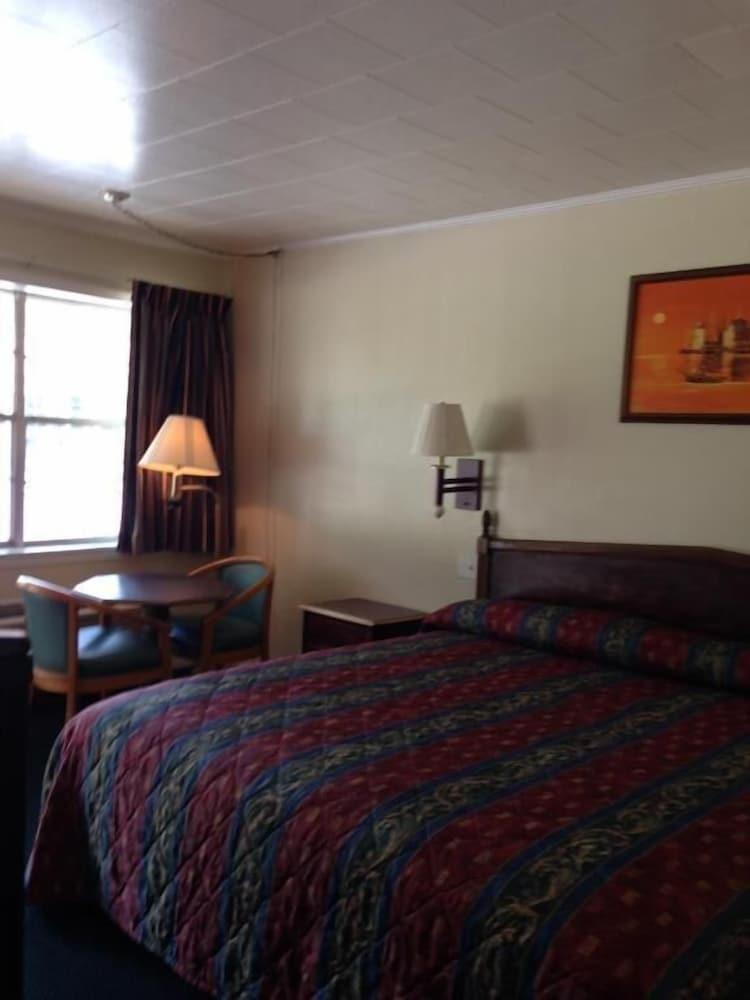 Royal Inn photo 12