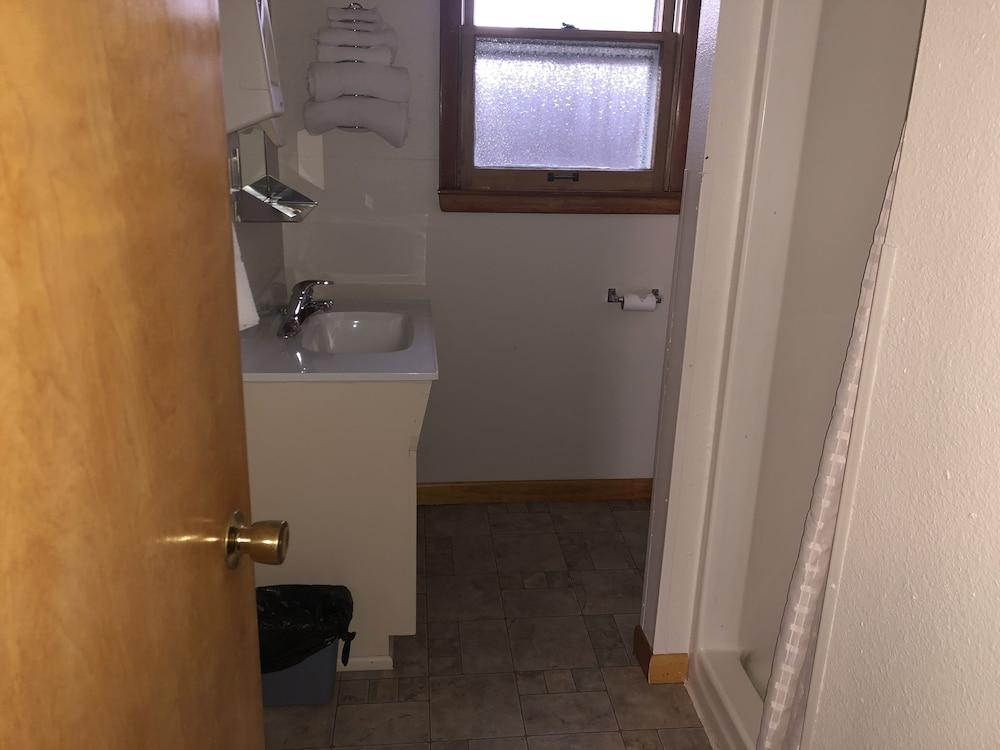 Hawkeye Motel photo 8