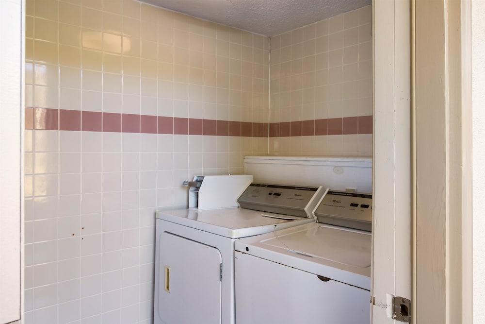 Econo Lodge photo 38