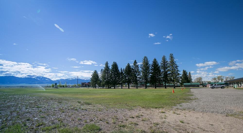 Sportsmans Lodge photo 82
