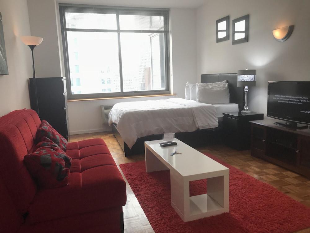 Downtown Luxury Suites photo 6