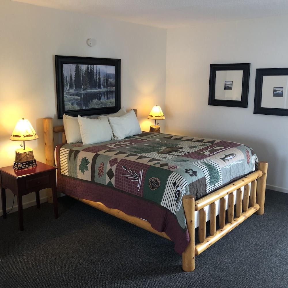 Harbor's Edge Motel photo 20