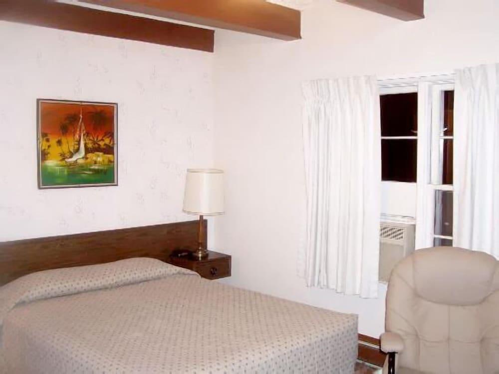 O'Haire Manor Motel and Apartments photo 3