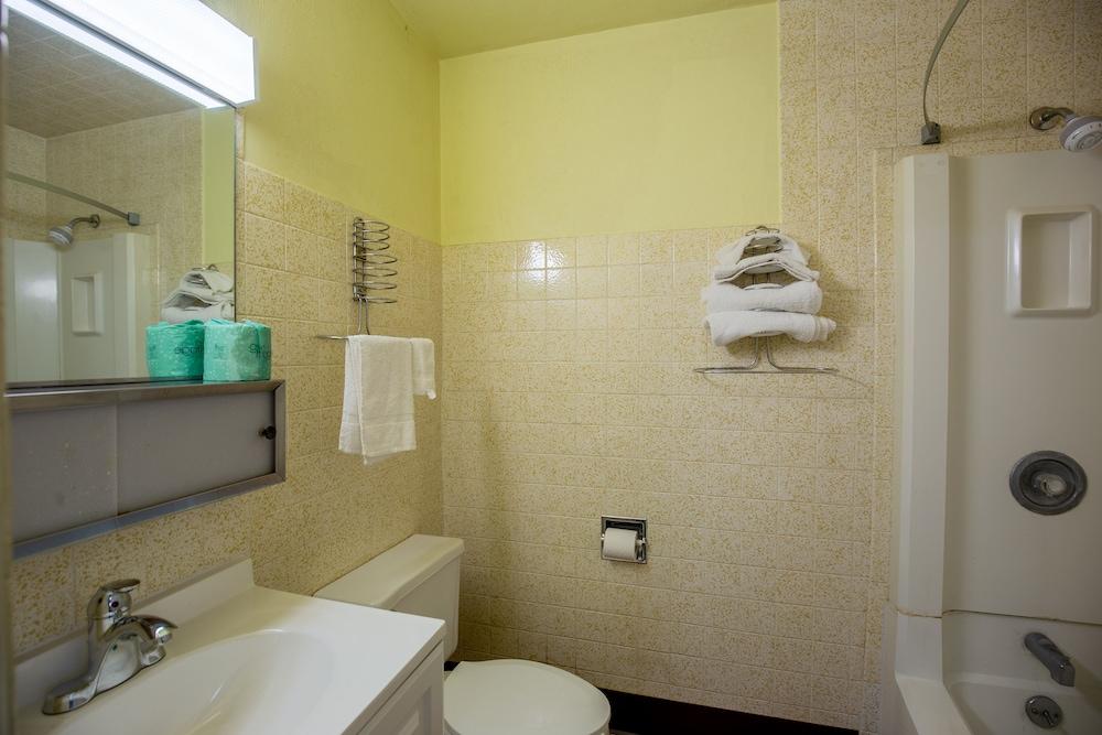 Budget Host Inn photo 16