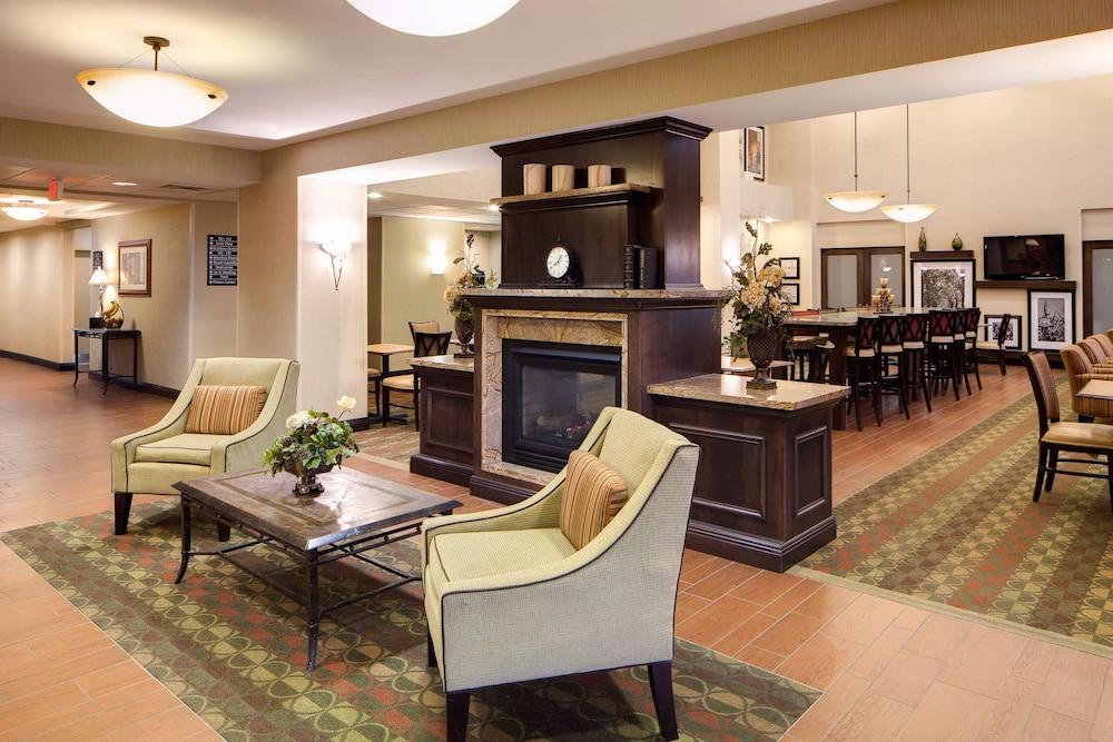 Hampton Inn & Suites Chicago/St. Charles photo 13